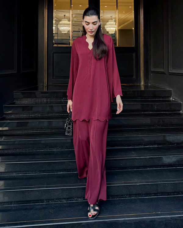 Burgundy Scallop Set